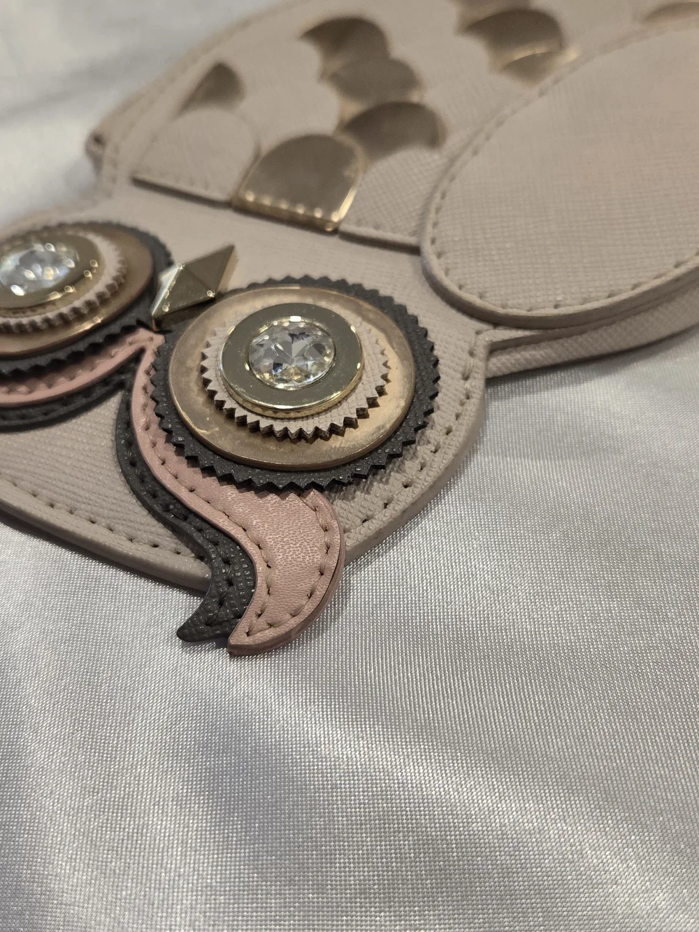 kate spade owl coin purse in cream with gold accents EUC